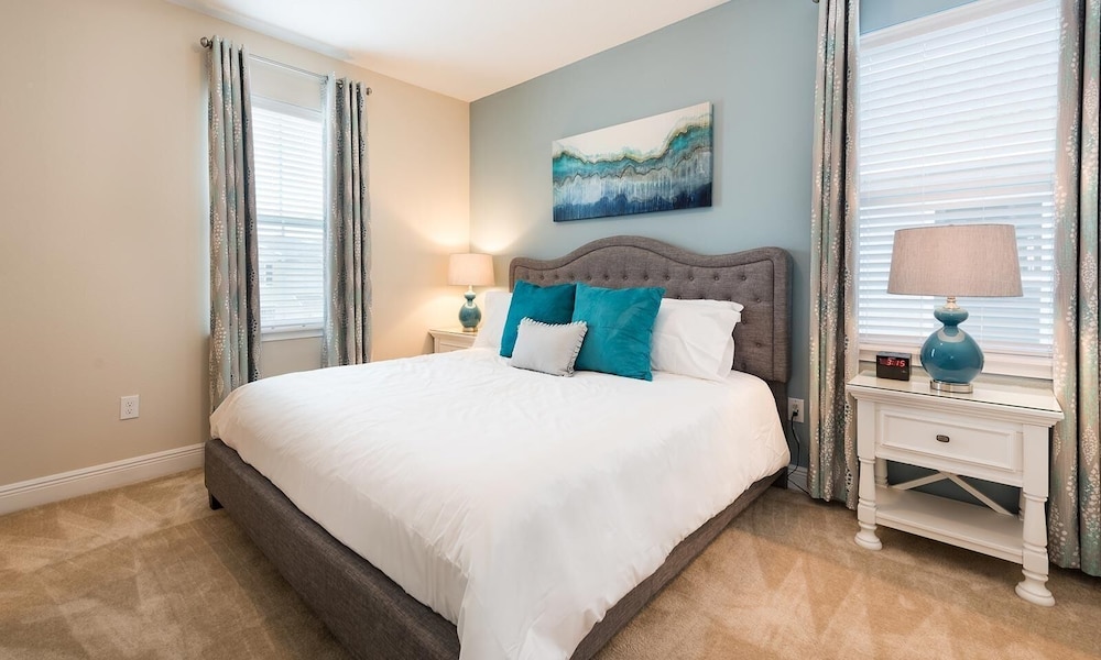 7412 MA - Stylish Home Near Parks
