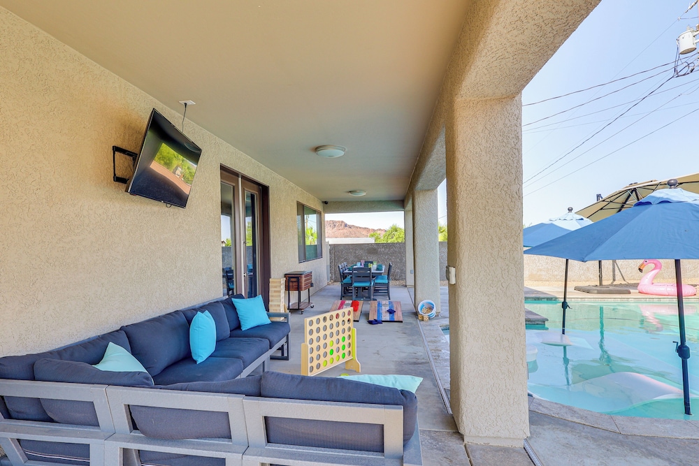 Modern Gem w/ Pool & Mtn Views in Lake Havasu City