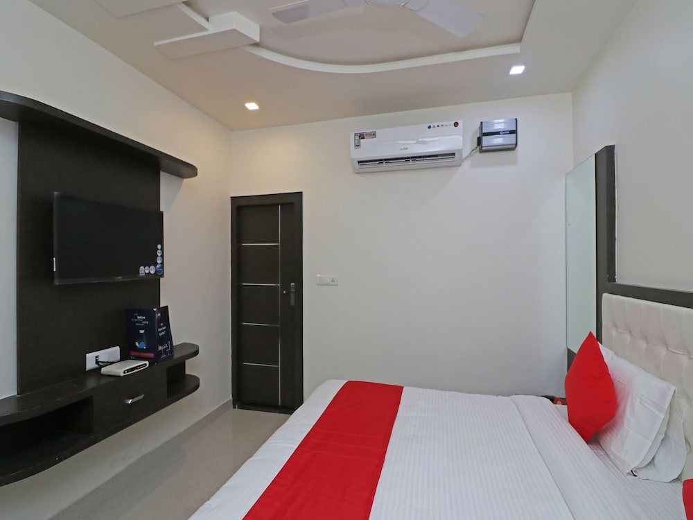 OYO 22979 Saffron Hotel view 5