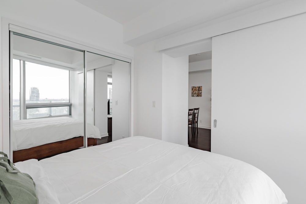 Sterling Suites - Financial District - Image 5