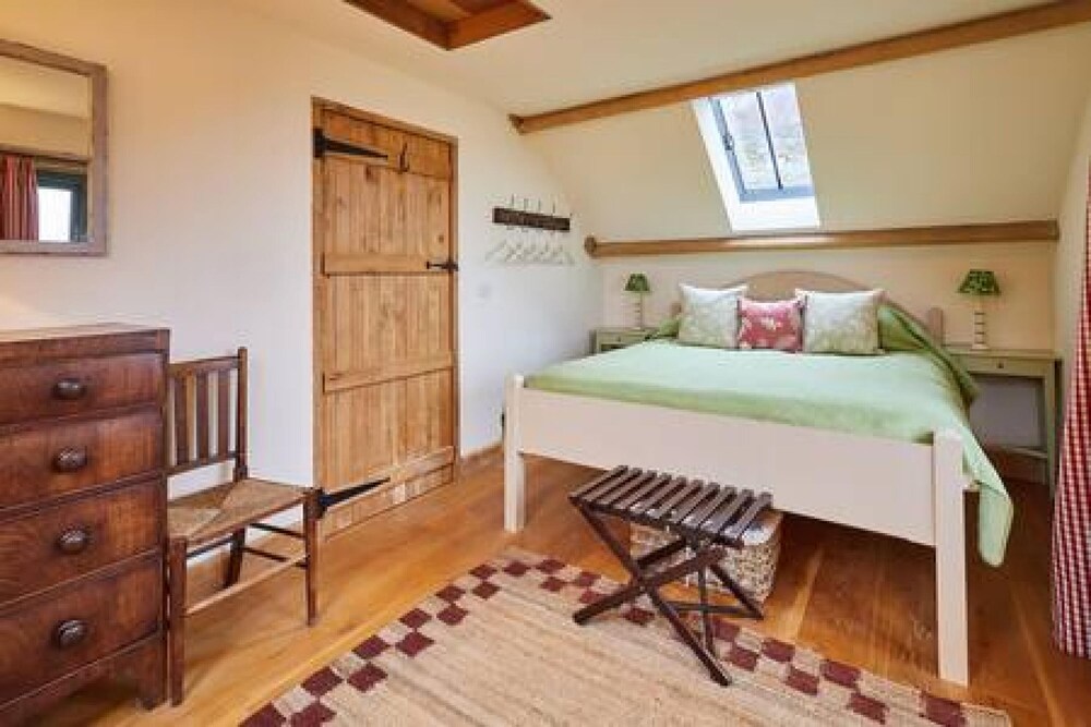 Host Stay Llewenau Draw Barn view 3