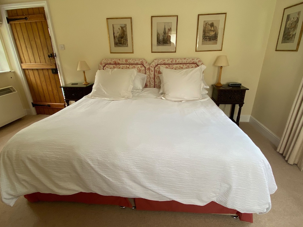 Oke Apple Cottage view 3