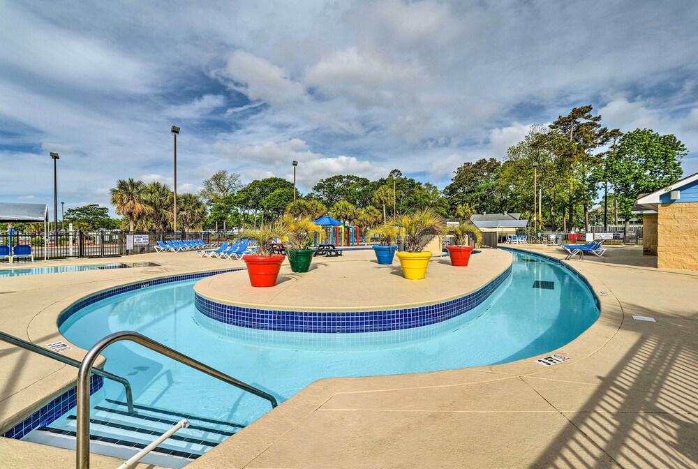 6th-floor Oceanfront Myrtle Beach Condo w/ Balcony