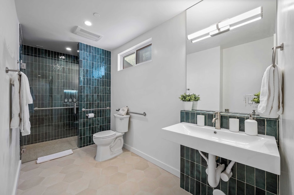 2 Units in Prime Hollywood Location Chic Renovated 1bdrs w/ Patio Avantstay