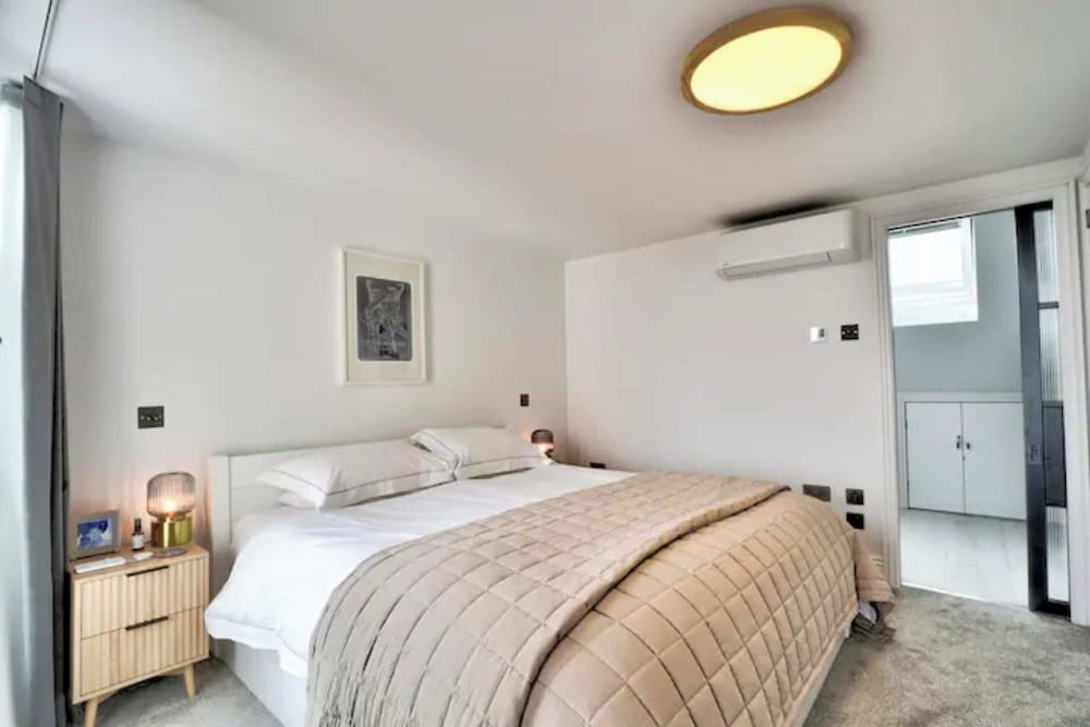 Stunning House in Leigh-on-sea view 5
