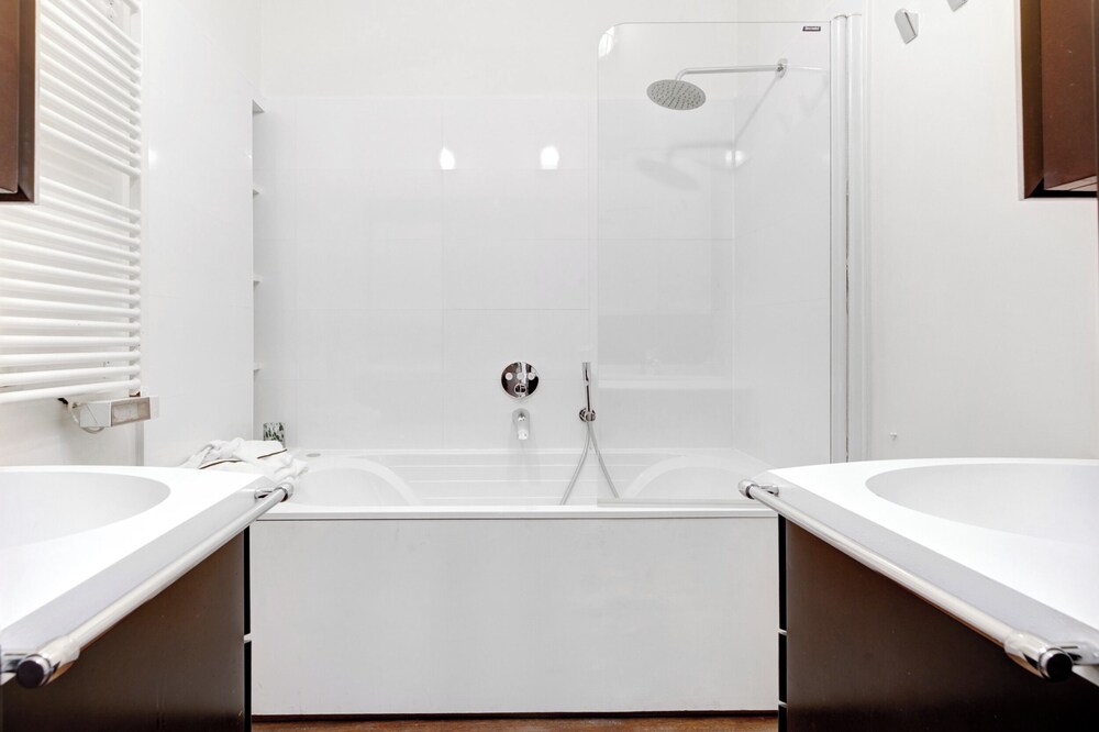 Le Marais & Place de la Republique 3BR