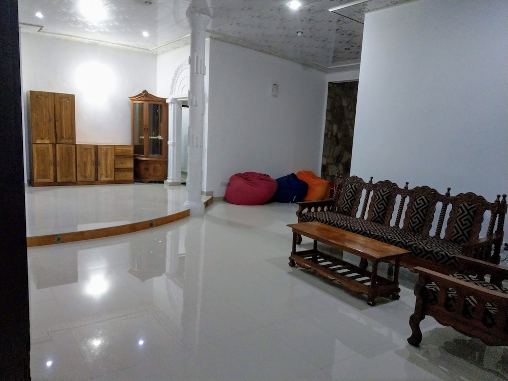 The Kaktus House at airport view 2