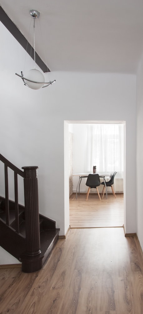 Iezer Residence