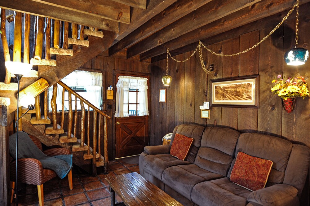 Bear Creek Motel And Cabins