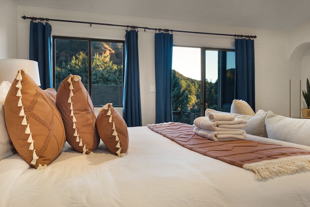 Mammoth Rock Splendor-close to Town Huge Spa Game Room