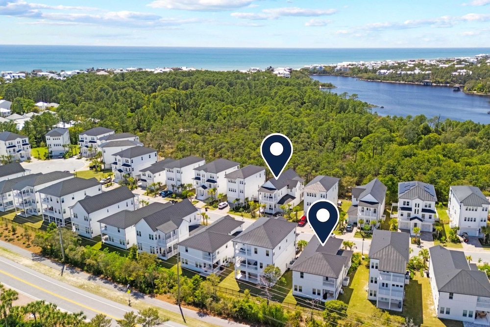 Sleeps 20 2 Homes, 9bdr, Arcade Walk to Blue Mountain Beach Access & Eats