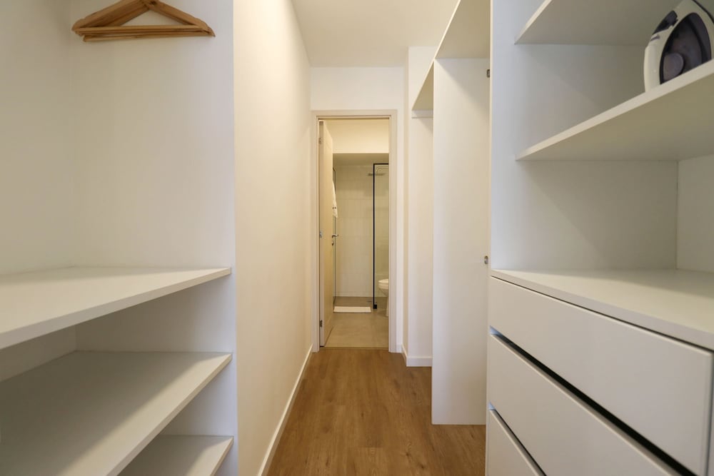 w Elegant 2BR w Balcony Near Larcomar