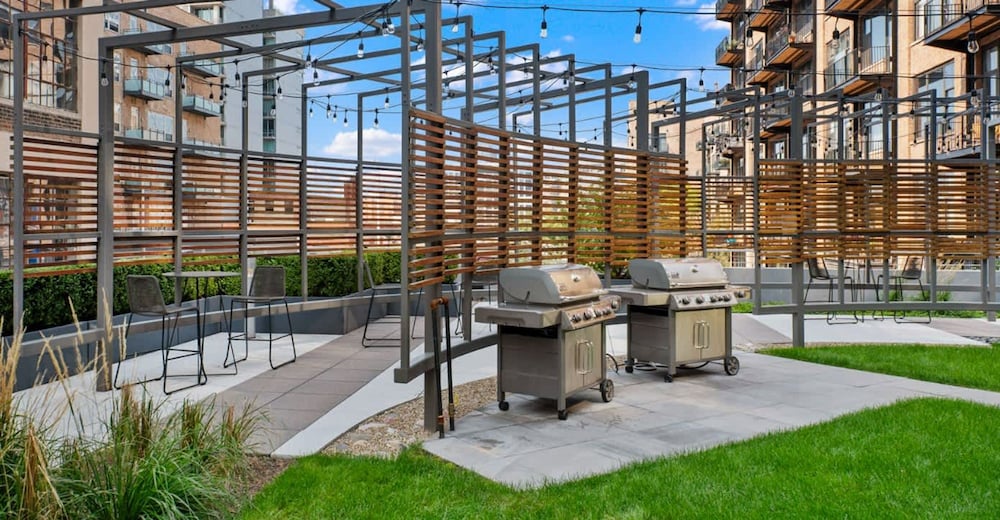 Unbeatable Top Floor Views Central Modern