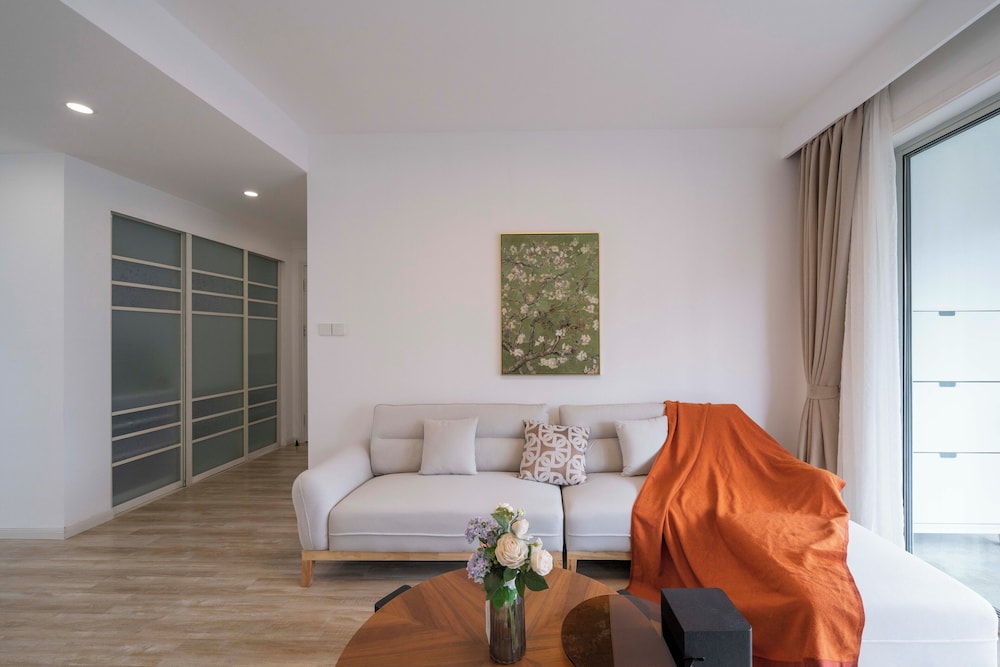 Tyms Luxury 4BR 2BA APT Garden