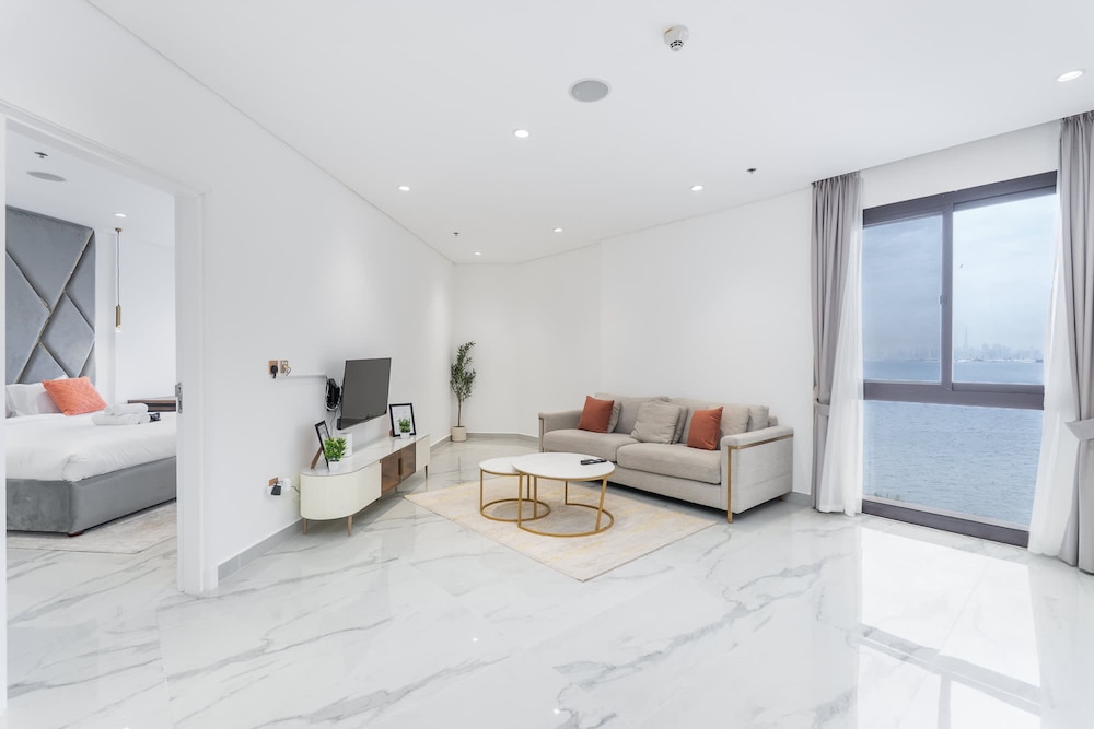 2 Bedroom With Beautiful Full Palm Waters Views