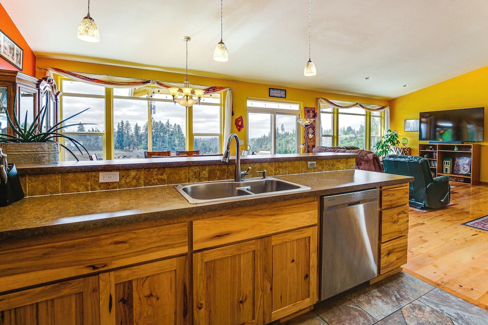 Springfield /eugene Countryside Home w/ Mtn Views!