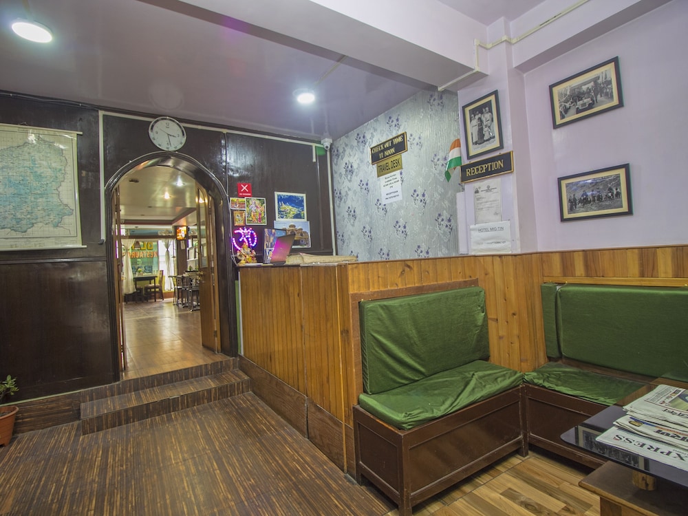 Lobby & Reception