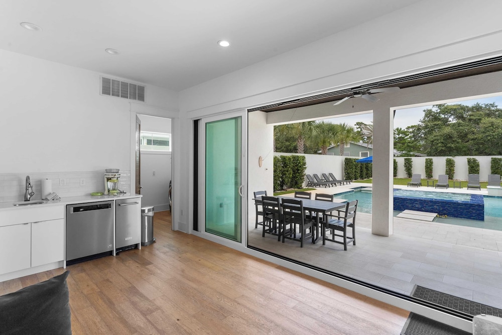 Walk to Beach + Pool, Hot Tub & Game Room 30A Ohana Grande by Avantstay