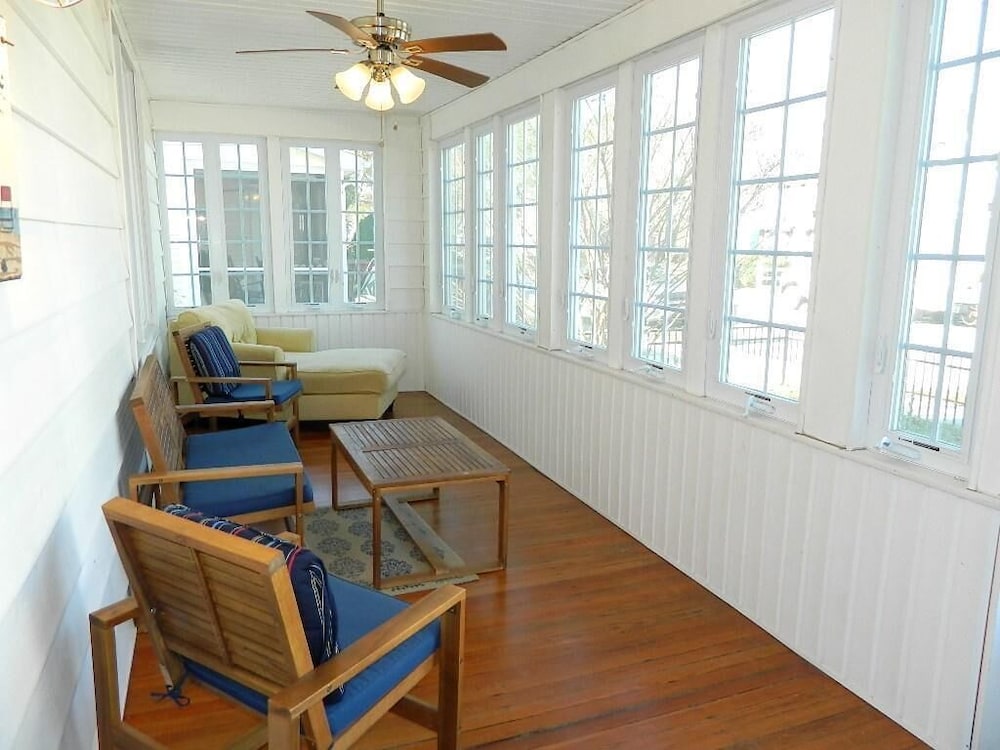Laurel Street 204
