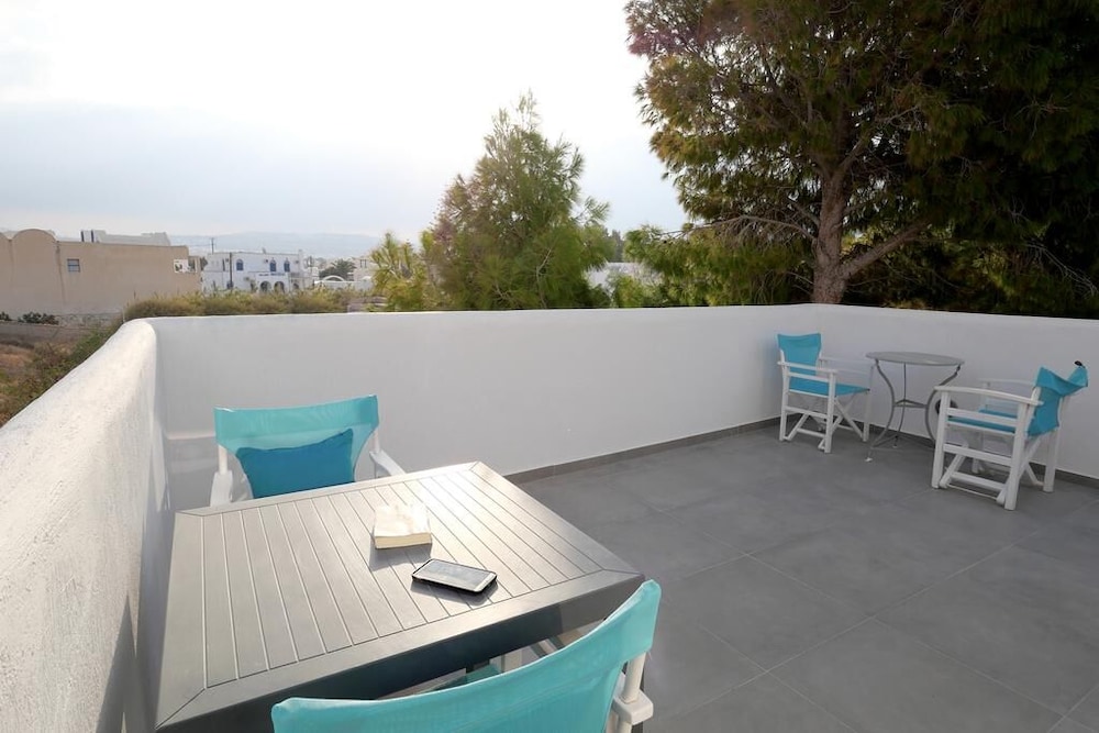 Aegean Studios Perissa