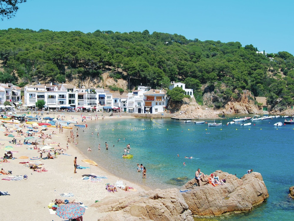 Apartment near Sea with Shared Swimming Pool in Costa Brava photo 3