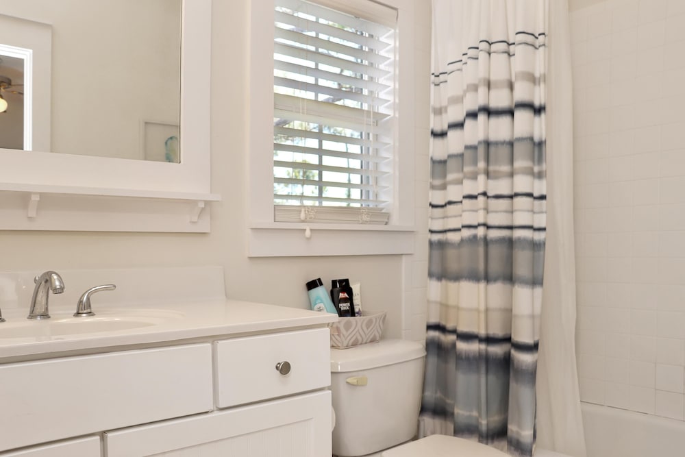 Barefoot Cottage B12 - Sea La Vie