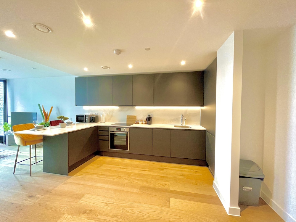 Deansgate Suite - Luxespa - Skyline - Breakfast view 4