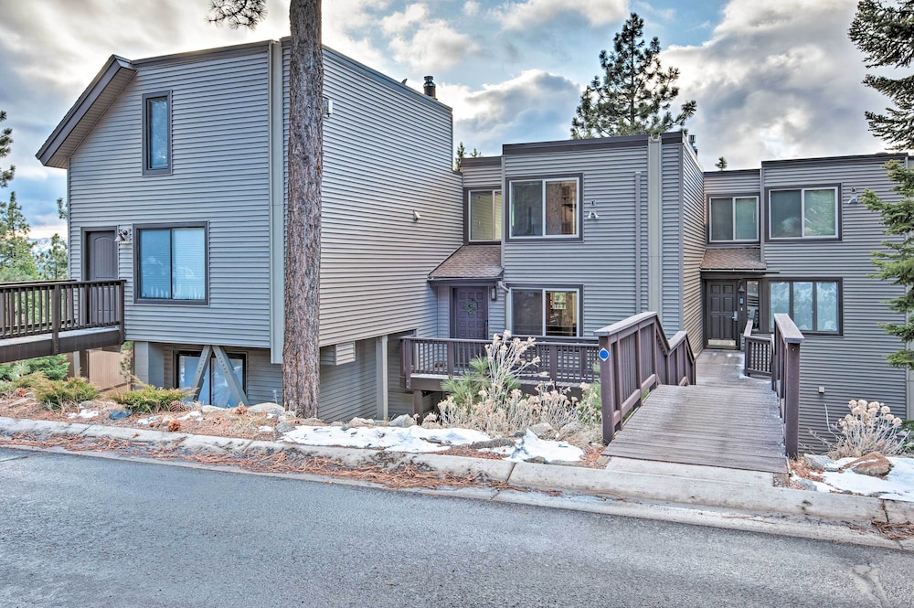 Tahoe Retreat w/ Deck - 2 Mi to Nevada Beach! - Property Image 5