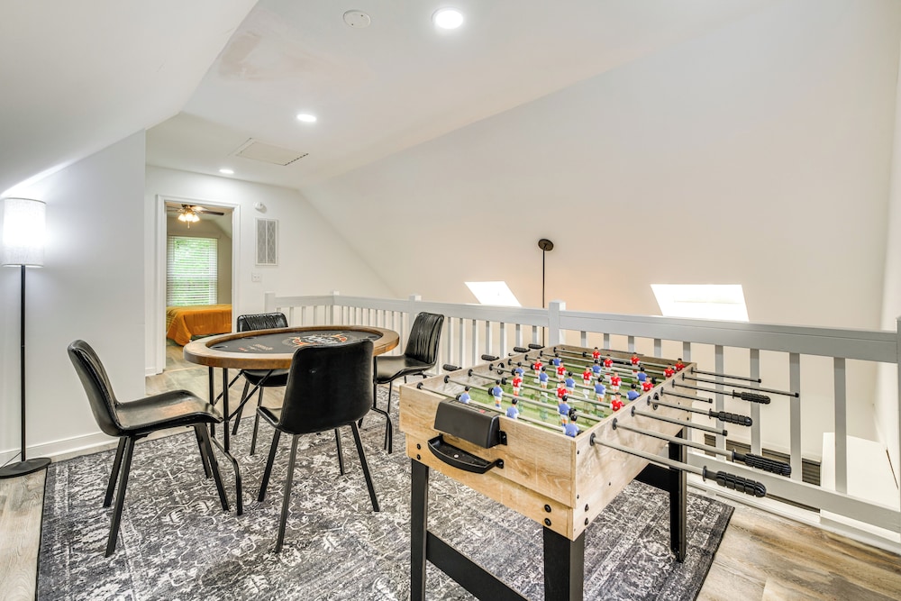 Game Room + Yard: Updated House in Chester!