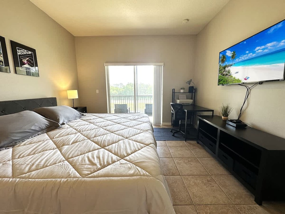 Very Near Disney 3 Bd Condo Walmart 1 min Away