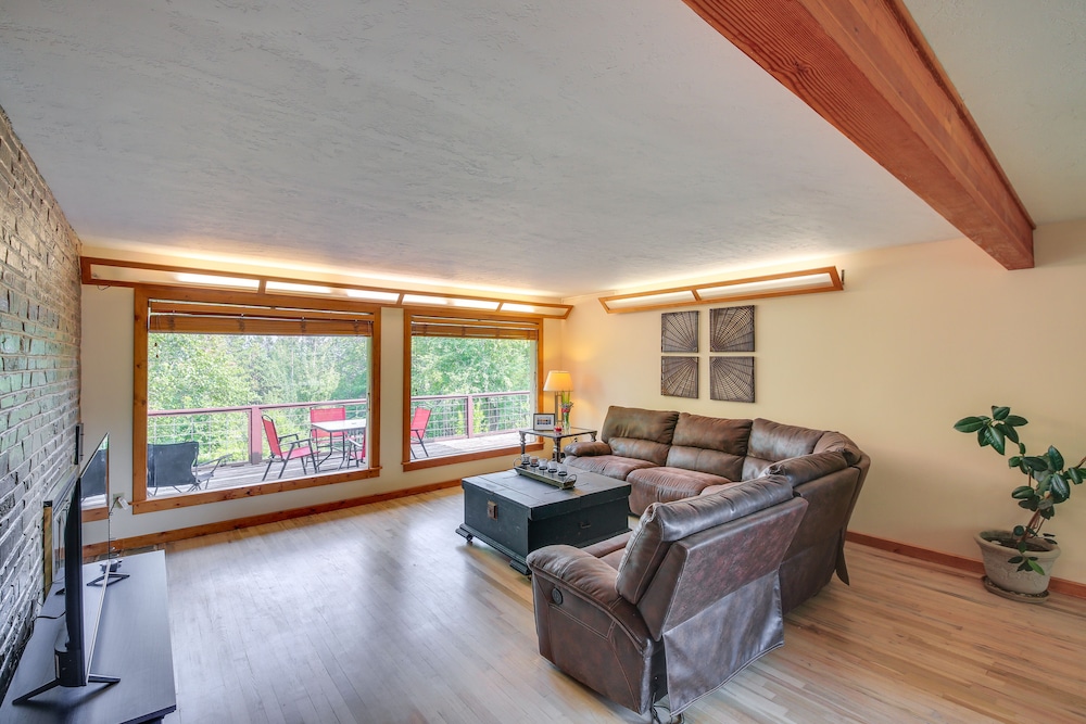 Sandpoint Vacations - 12 Mi to Schweitzer: Spacious Home w/ Deck! - Property Image 6