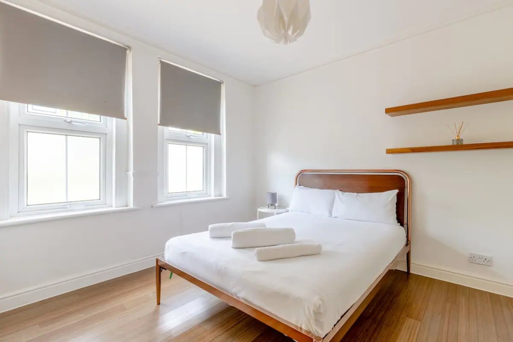 Spacious 2 Bedroom in Gorgeous Camberwell With Garden
