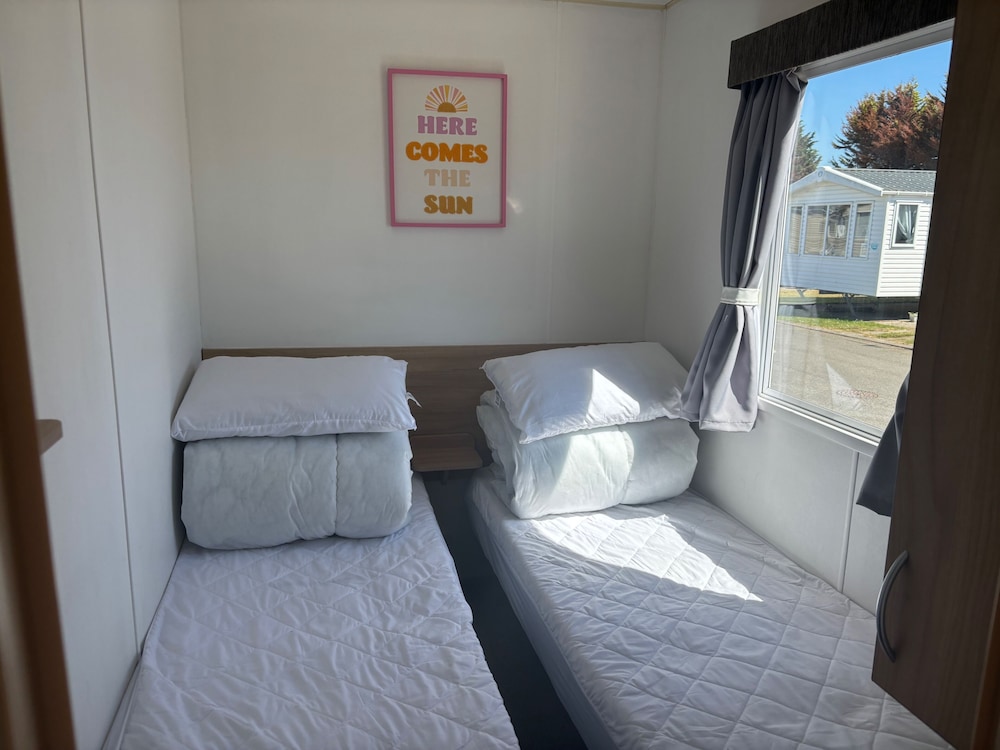 Robin Hood 3-bed Caravan, Sleeps 8, Pet Friendly