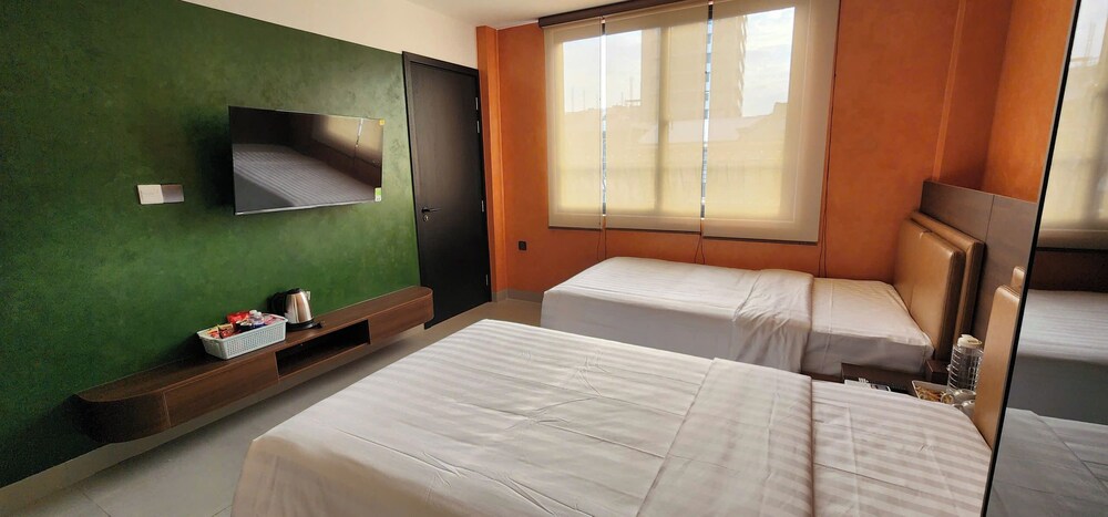 1995S HOSTEL