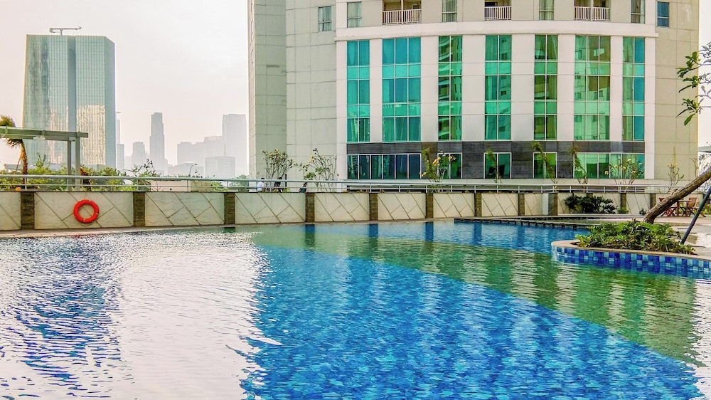 Stunning And Comfortable 2Br At The Wave Kuningan Apartment view 4