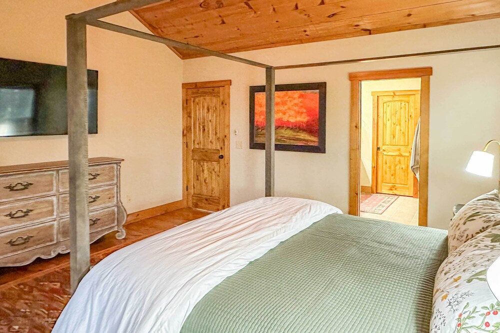 Sapphire Valley Resort Cabin w/ Fireplaces + Grill