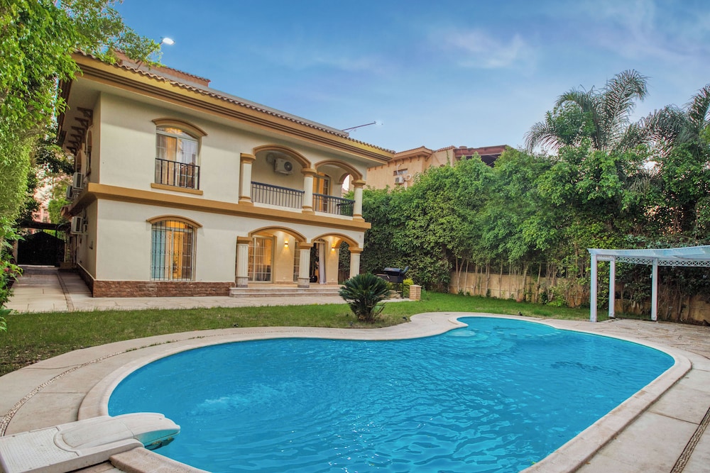 Host Prime Paradise Villa At Rehab City