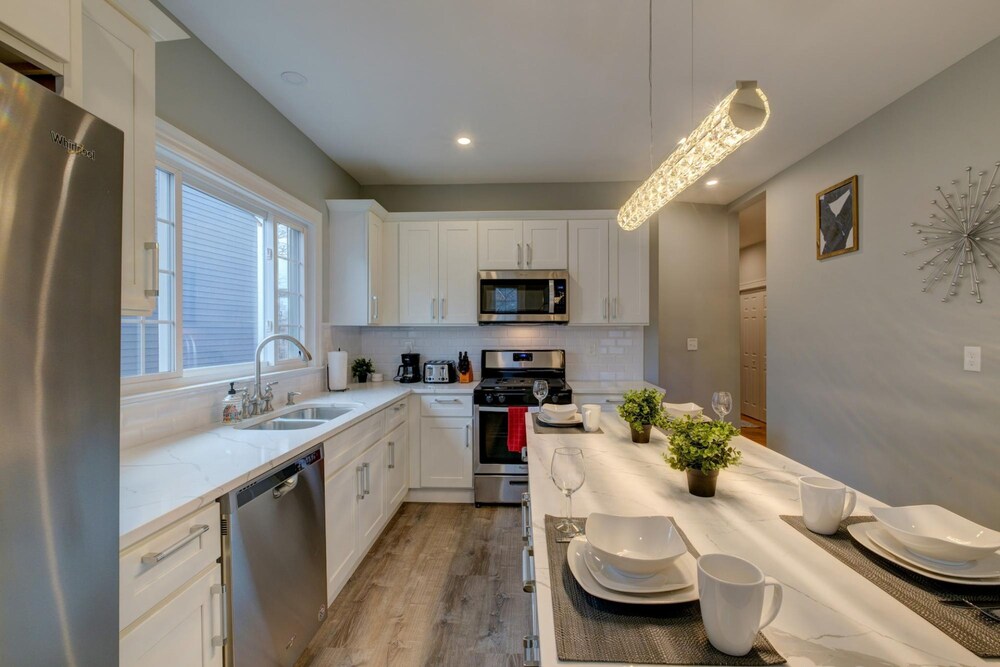 Spacious 2bd 1ba Free Parking 3D Tour photo 5