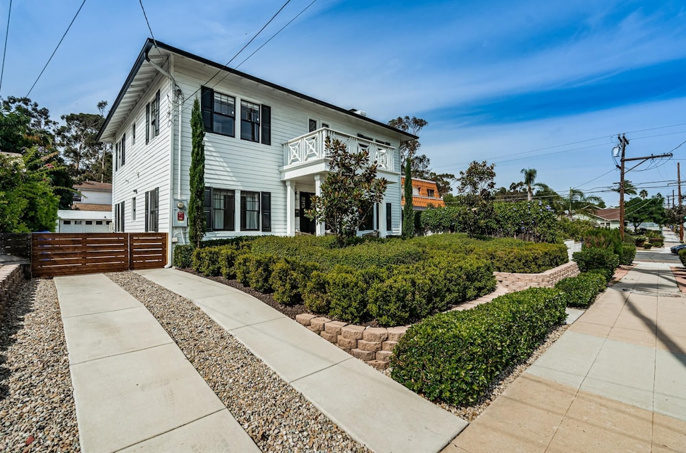 Spacious 5 BR Near Heart of South Park