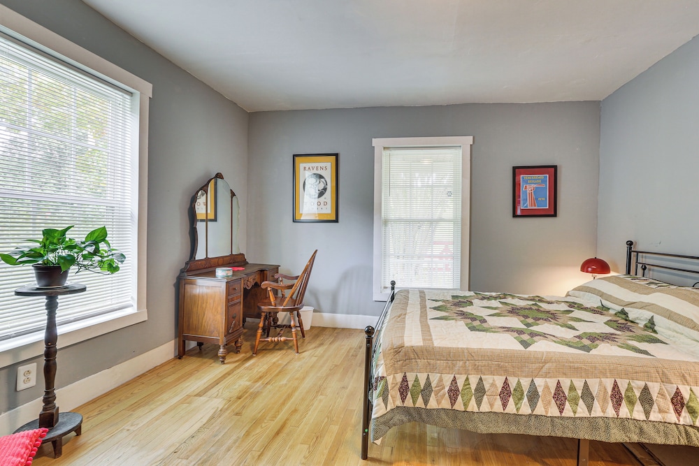 Farmhouse on 1 Acre Near Historic Dtwn Danville
