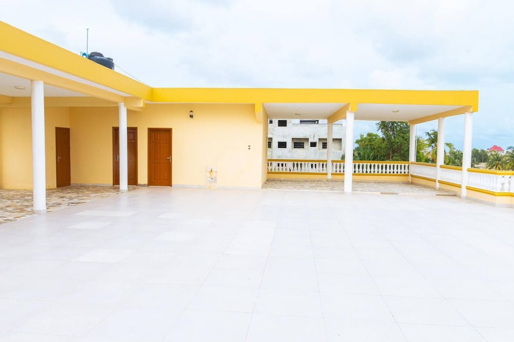 House 5 Mins From the Beach, 15 Mins From the Airport