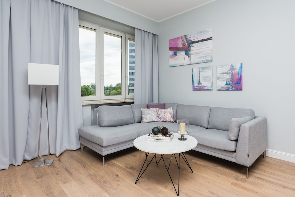 UNIT Centrum deLuX Plac Zbawiciela