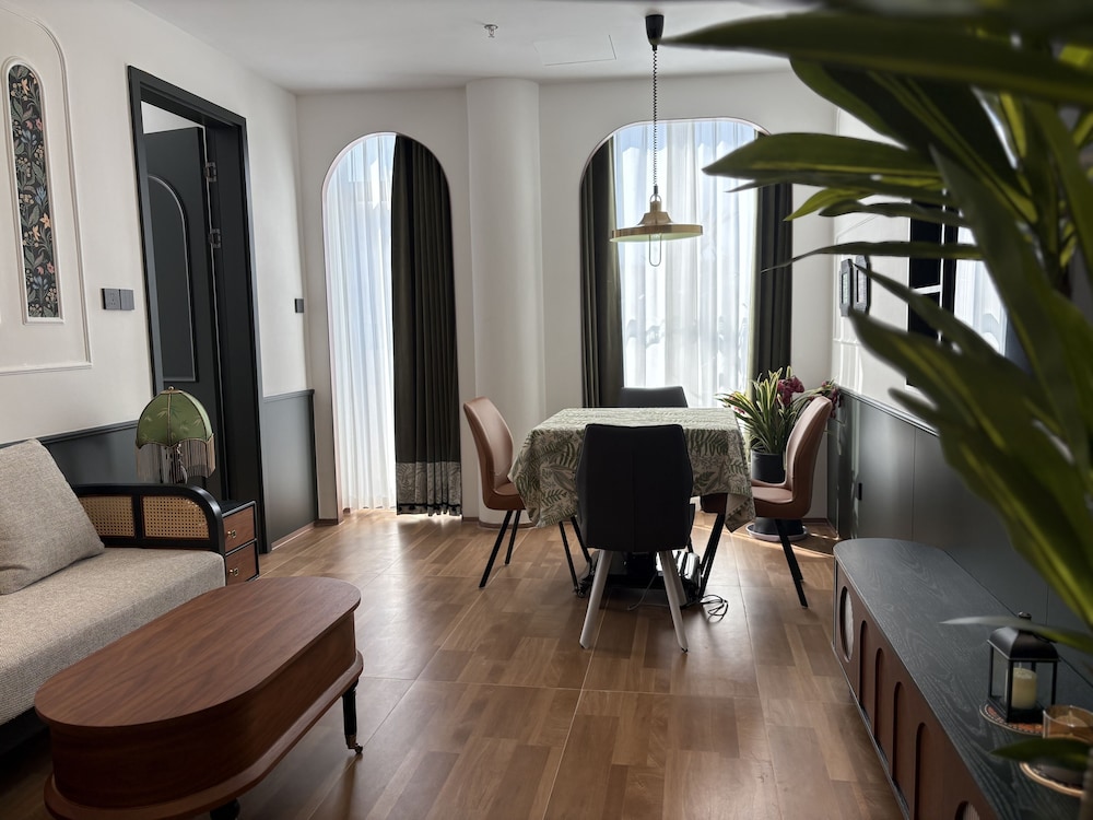 Vishan Garden Trendy Hostel