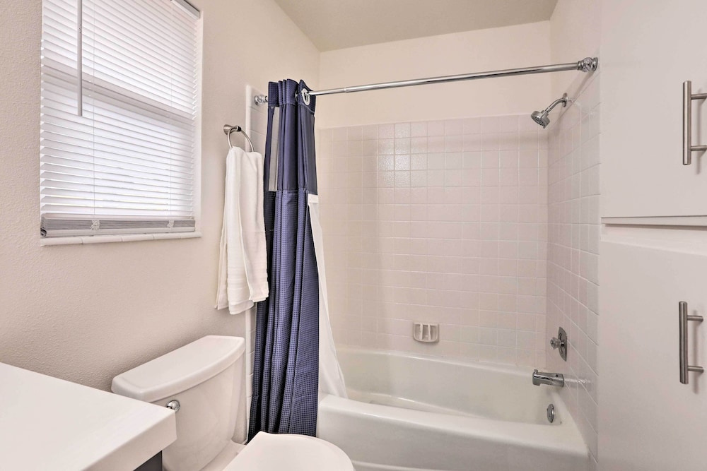 Reno Vacations - Sleek Family Retreat: 4 Mi to Downtown Reno! - Property Image 33