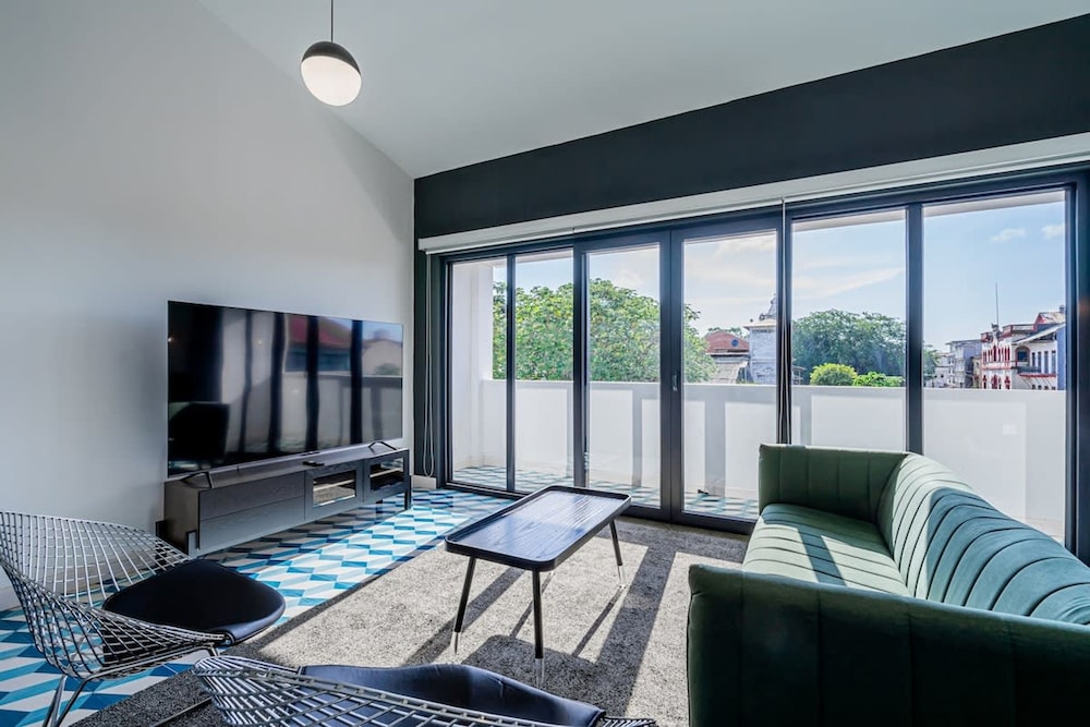 w Amazing 2BR in Santa Ana