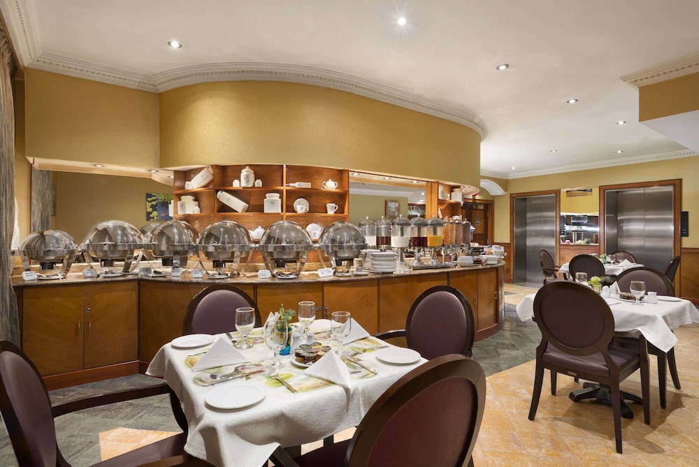 Abu Dhabi Vacations - Howard Johnson by Wyndham Abu Dhabi - Property Image 7