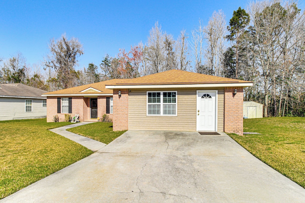 3 Mi to Hunter Army Airfield: Home w/ Serene Deck