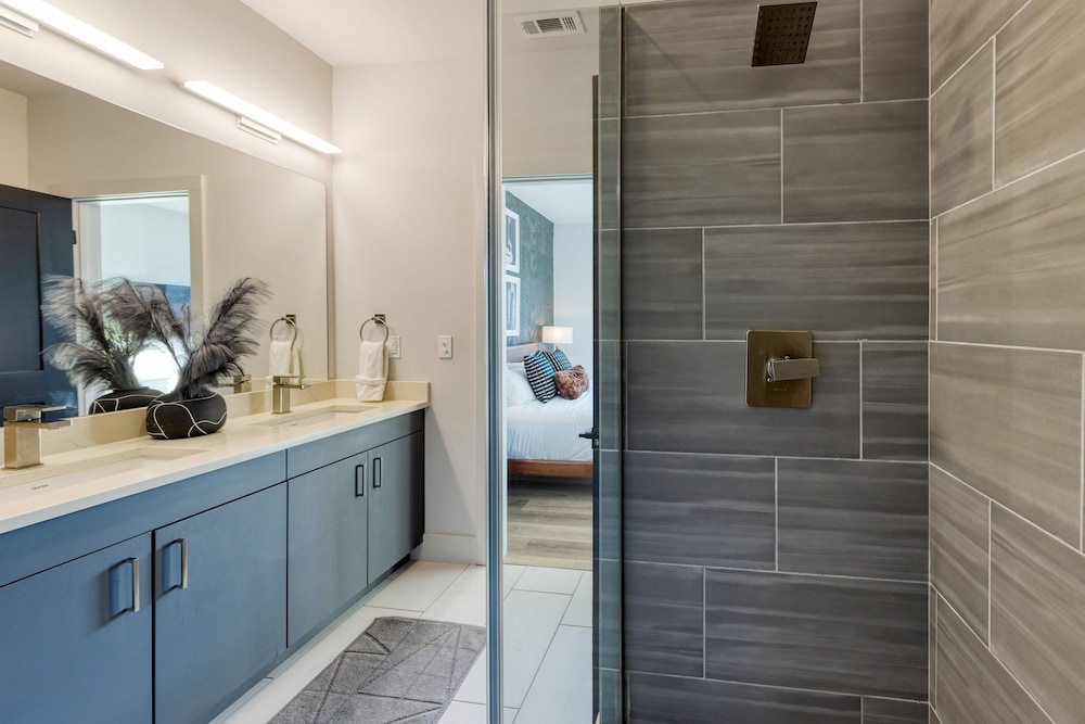 Honkey-tonk by Avantstay New Modern 2bdr in Walkable Midtown w Gym Pool