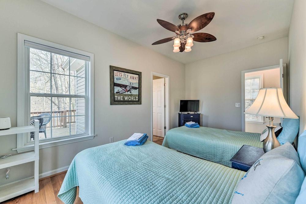 Lakefront Lexington House w/ Spacious Deck! view 5