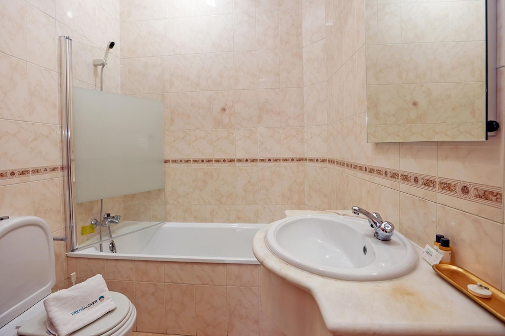 C25 - Town Center Apartment in Lagos